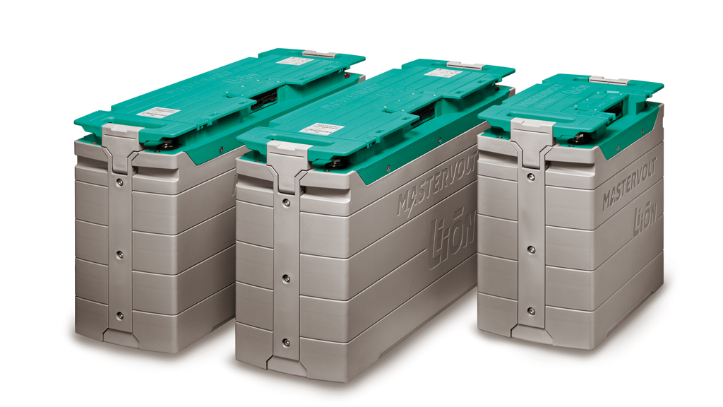 Les batteries lithium-ion sont en adéquation avec les nouveaux modes de consommation à bord. Plus chères à l’achat, elles offrent beaucoup d’avantages et une durée de vie bien plus grande, à l’image des nouvelles batteries Atomique, qui annoncent 5000 cycles de charge/décharge.