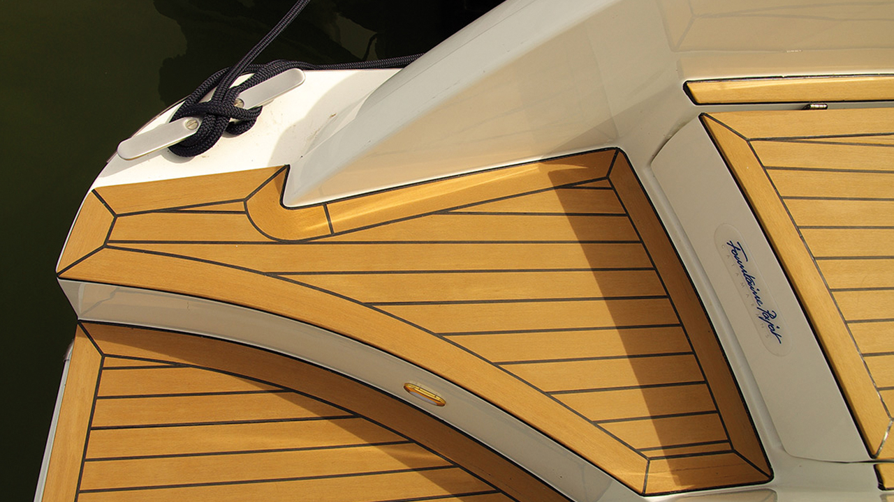 Ça ressemble à du teck à la vue comme au toucher, et pourtant… ce n'est pas du teck ! 