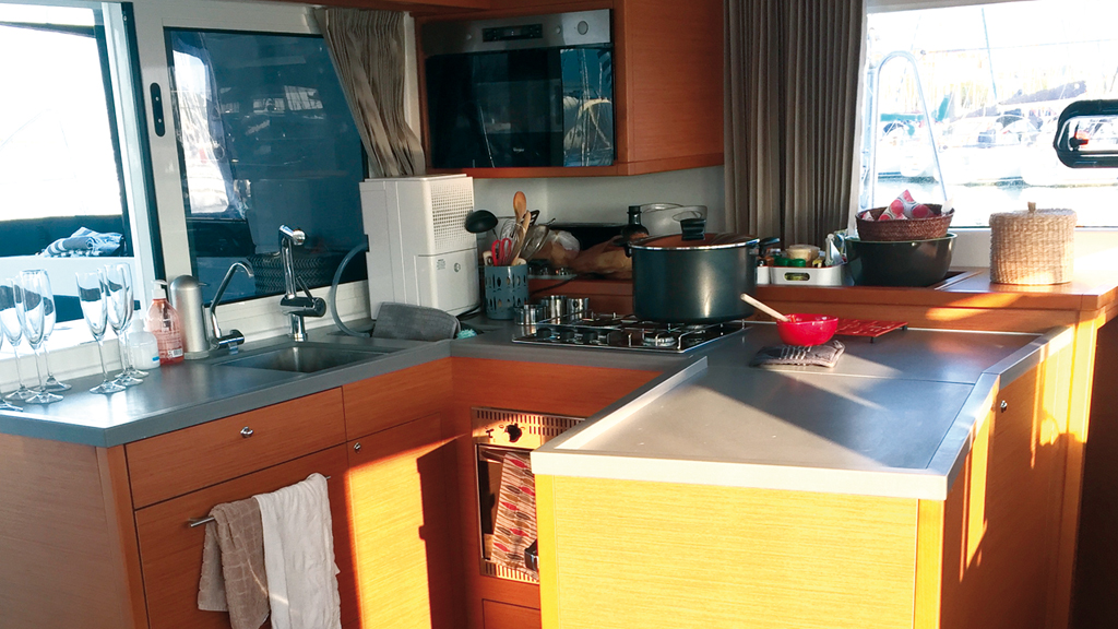 The traditional dining area has made way for a salon where everyone can relax. The dining area is now in the cockpit (which can be well protected by the enclosures). And there is one more living space!  