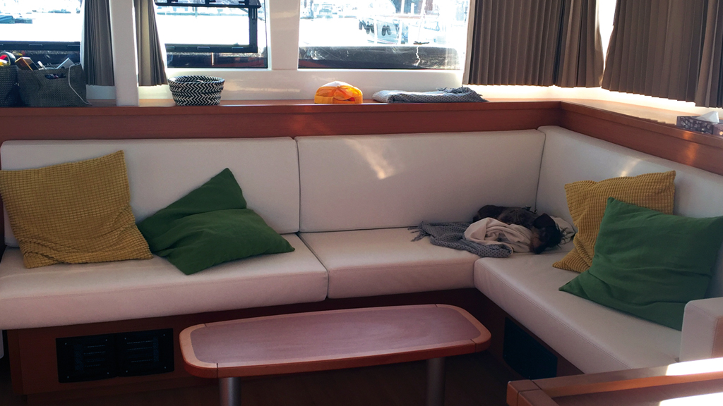 The traditional dining area has made way for a salon where everyone can relax. The dining area is now in the cockpit (which can be well protected by the enclosures). And there is one more living space!  