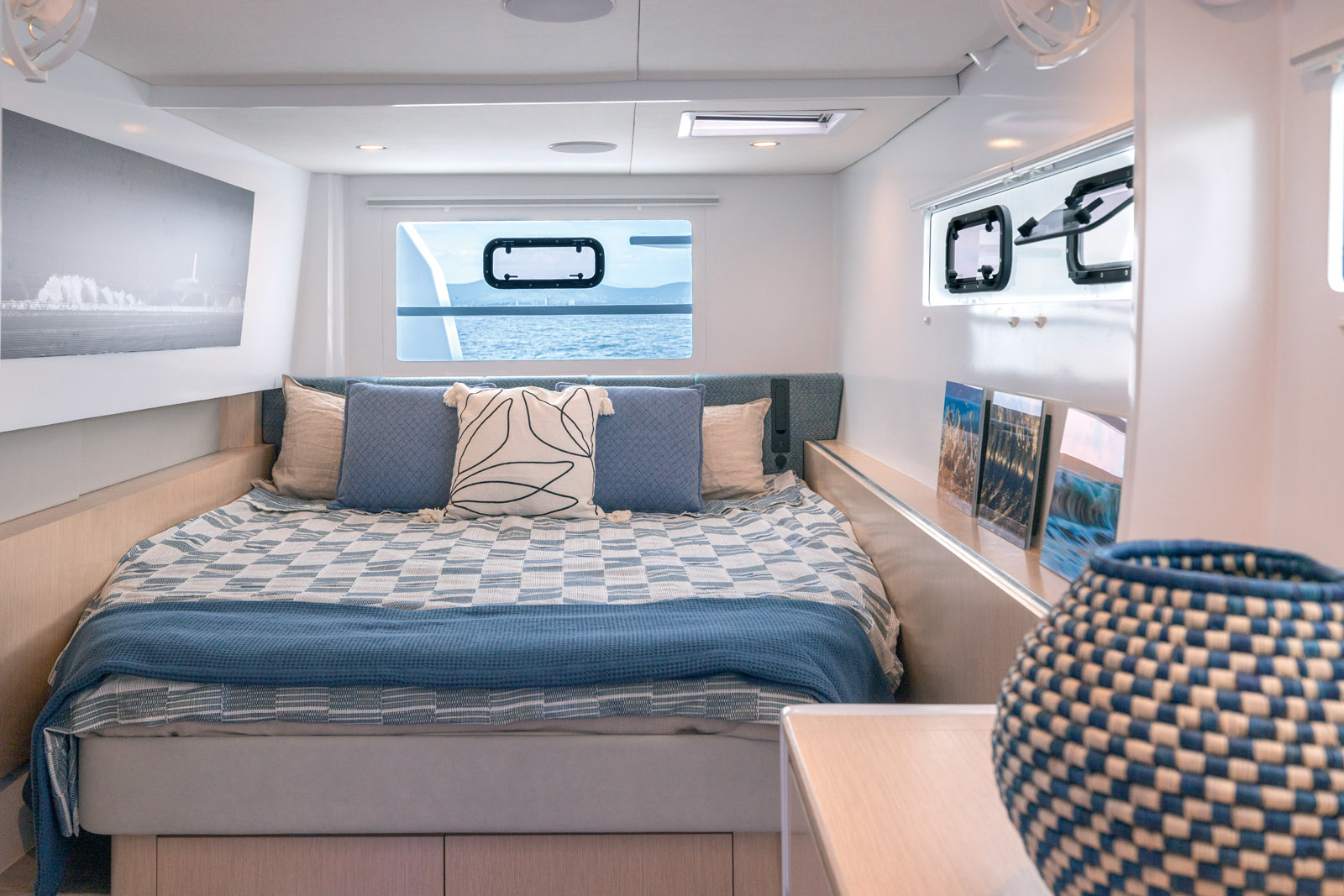 Les lits des cabines arrière comme celles de l’avant possèdent des lits  Queen size. 