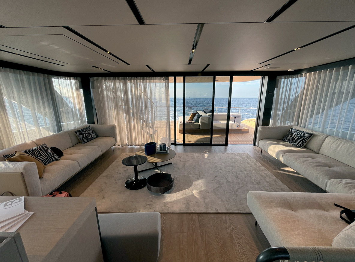Quand le salon est fermé, on se croirait dans un appartement sur la mer. C’est l’une des caractéristiques qui font le succès des multiyachts.