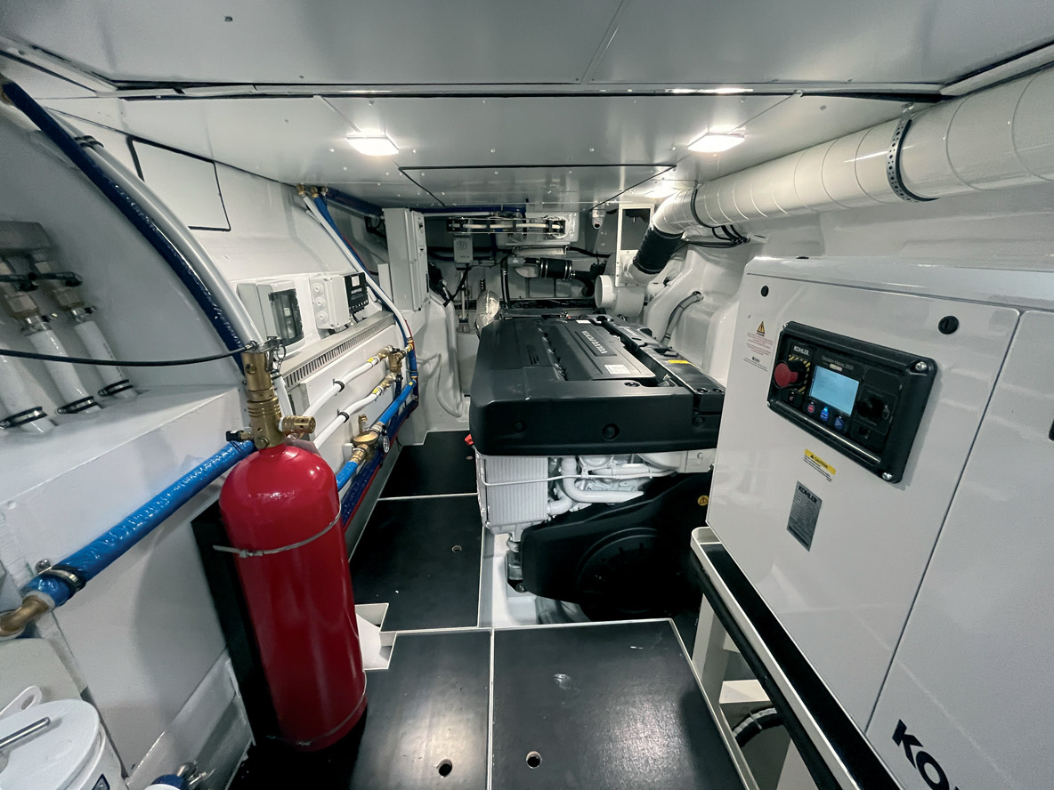 Les salles des machines sont d’une propreté clinique ; on constate que la marque est habituée aux exigences de la grande plaisance.