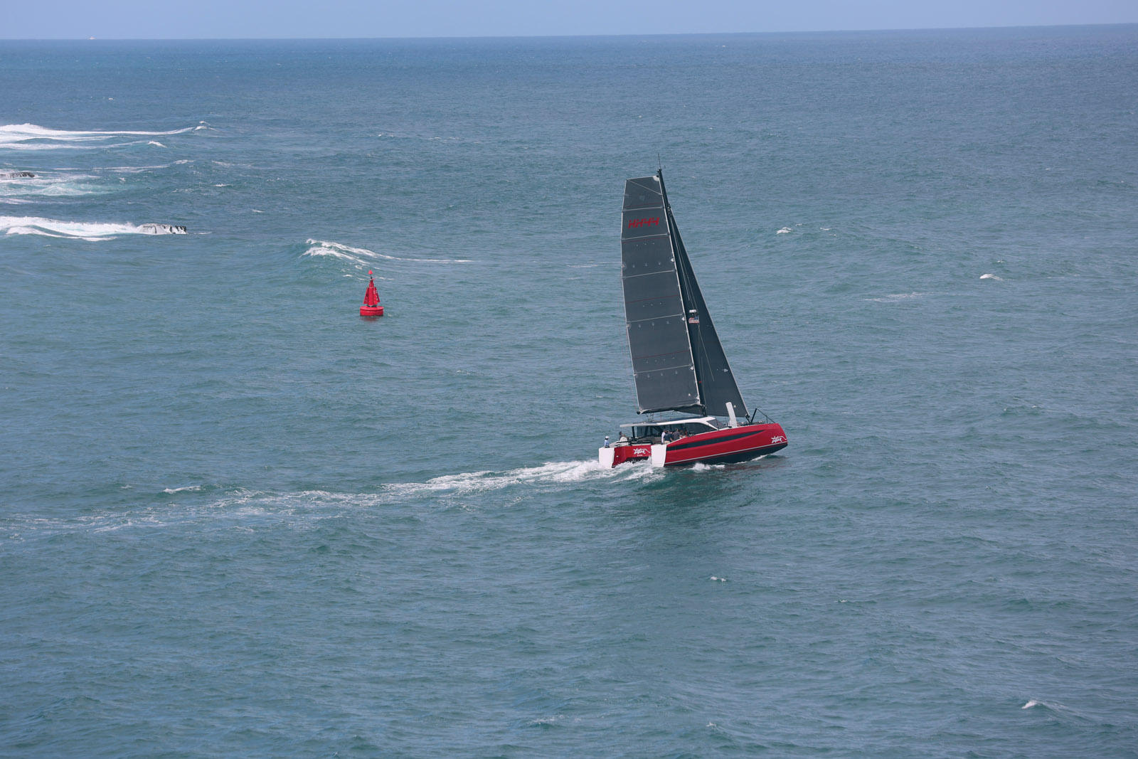 Nombre de multicoques sont désormais capables  de remonter au vent avec des angles équivalents à ceux des monocoques.