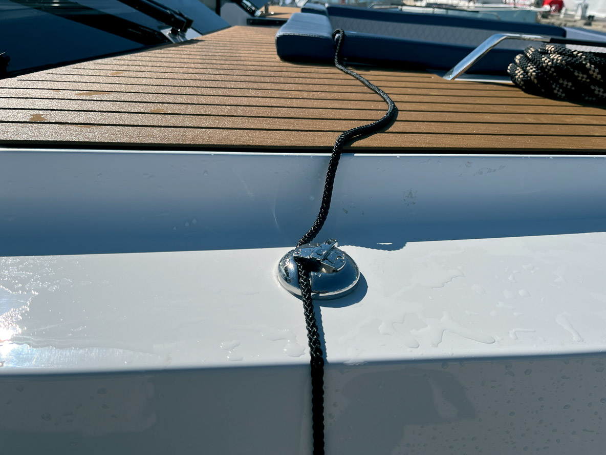 Ces fixations pour bout à pare-battage sont  magiques. En un clin d’œil, vous avez fixé et  réglé le pare-battage.