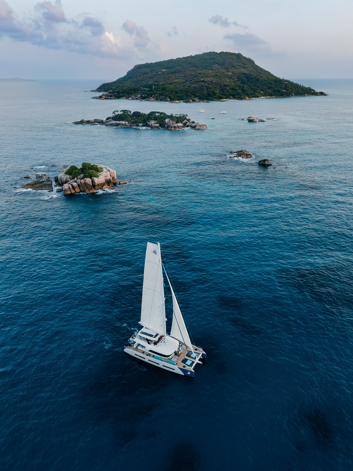 Faire découvrir les plus beaux mouillages du monde tout en respectant au mieux les écosystèmes fragiles est un engagement fort de Ponant.