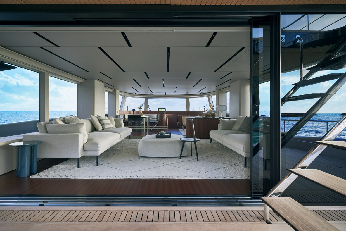 Le salon de pont bénéficie d’une vue imprenable à 360 degrés. 