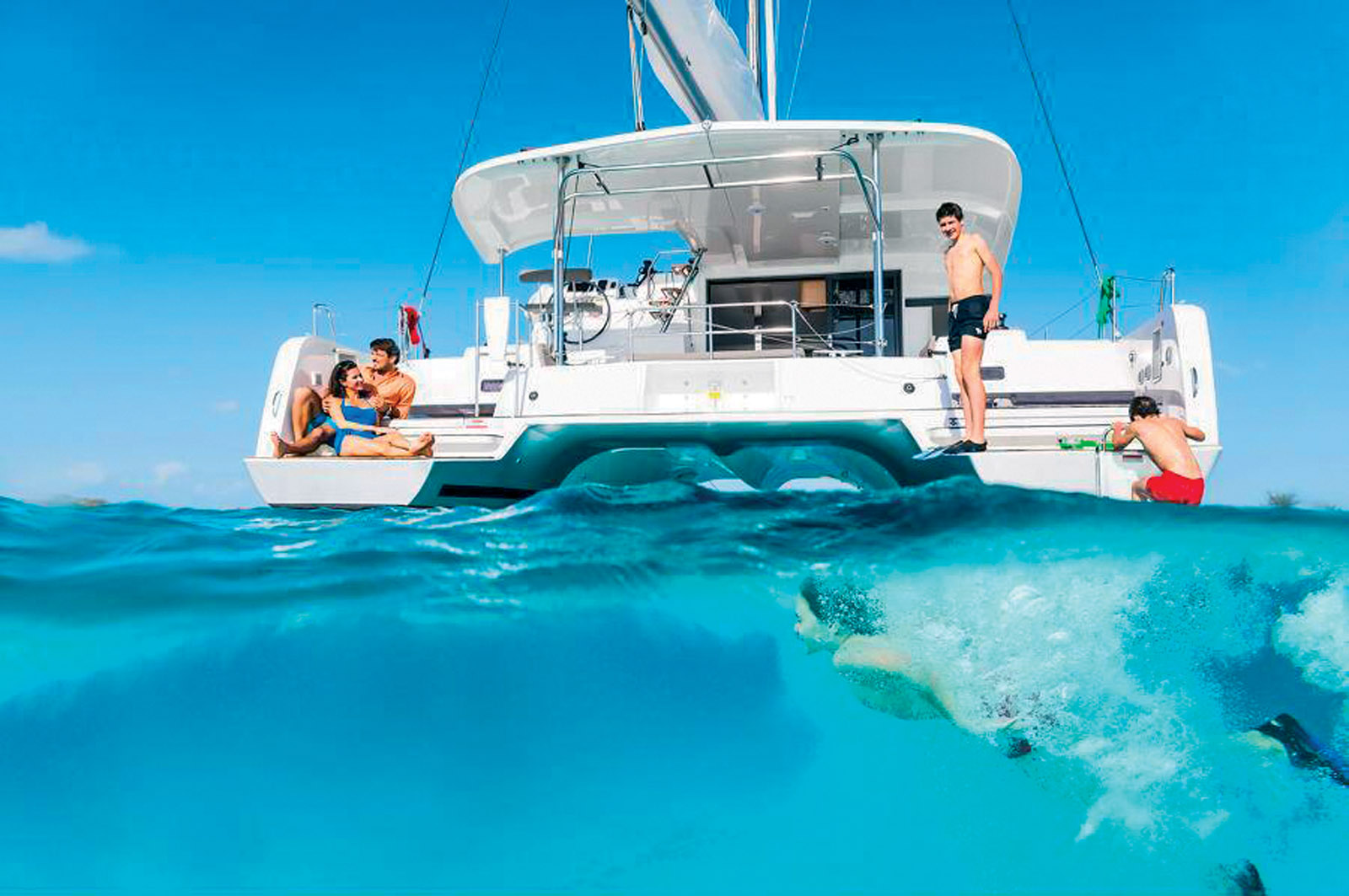Au mouillage, un multicoque est bien moins soumis au roulis qu’un monocoque.