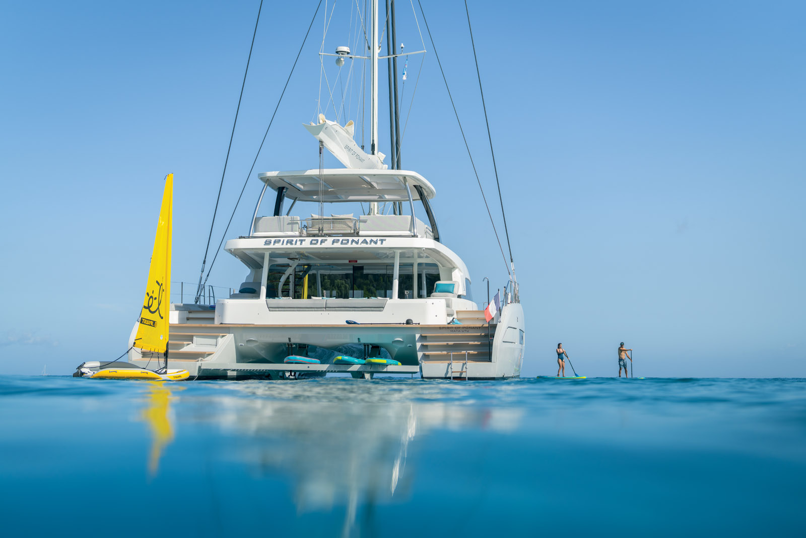 Afin de respecter la faune et la flore, les jouets nautiques ne sont pas motorisés. Paddle, windsurf et snorkeling vous permettront de sillonner les rivages sans émissions polluantes.