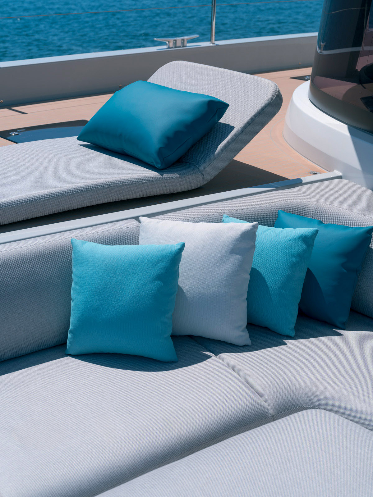 L’ambiance est sereine à bord grâce à une décoration élaborée par Ponant en  collaboration avec le chantier et son large catalogue d’options.