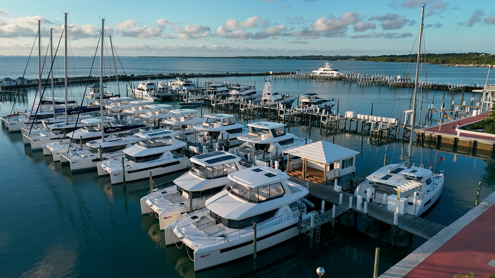De plus en plus de marinas s’adaptent et accueillent les multicoques tout en appliquant des tarifs attractifs.
