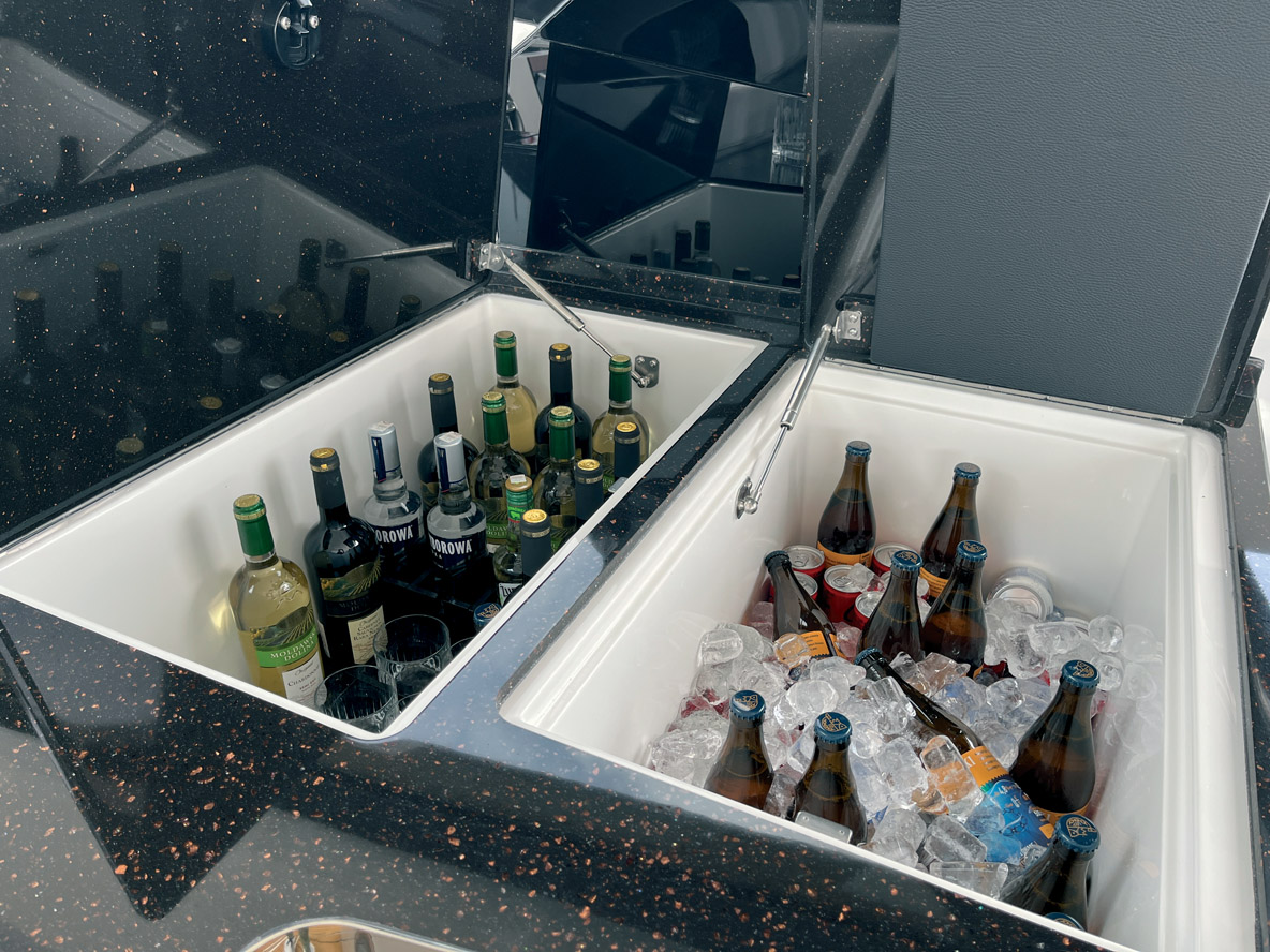 Côté froid, on peut compter sur trois frigos de 150 litres.