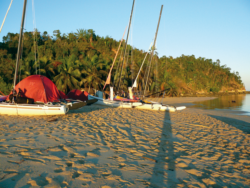 Dayboat into a cruiser with only two tents