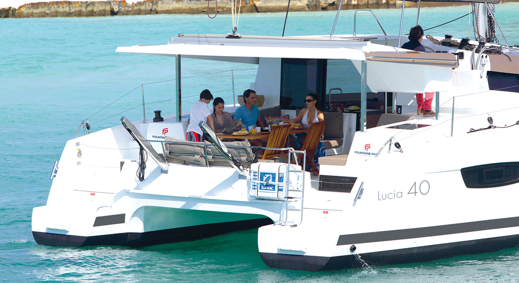 Essai catamaran Lucia 40 Fountaine Pajot cockpit loggia