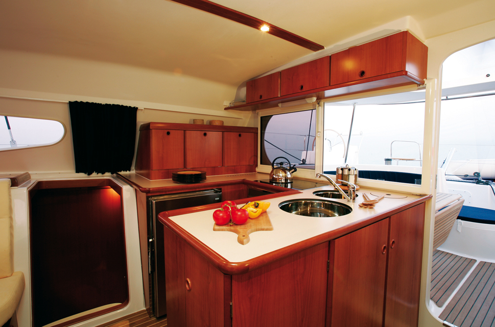 Essai catamaran Nautitech 44 cuisine