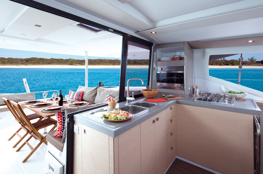 Fountaine Pajot Lucia 40 review dinning area