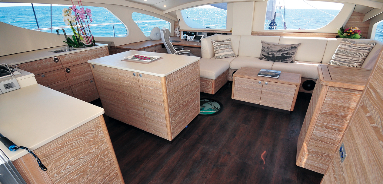 The galley, provided with lots of stowage space, adopts a very attractive central island.