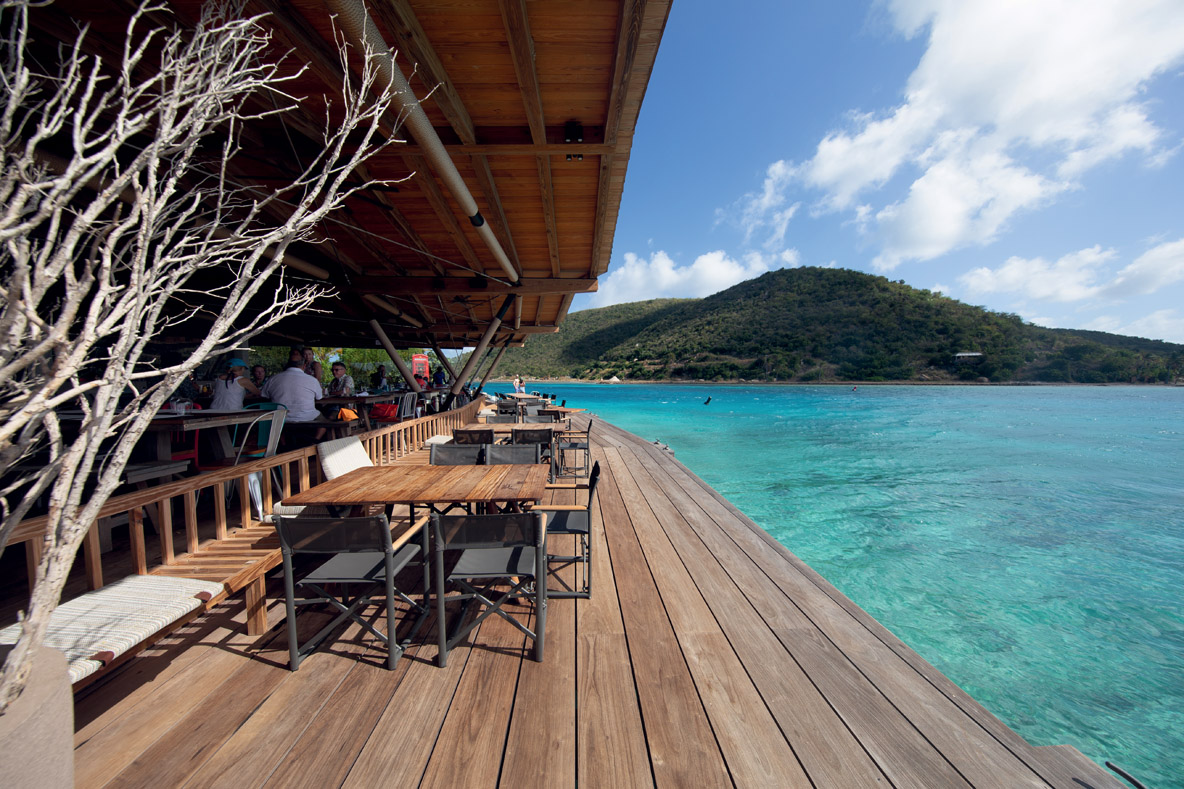 L’îlot mythique de Saba abrite un hôtel plutôt exclusif – 7 chambres et 2 suites –, mais le restaurant et la boutique pratiquent des prix plutôt accessibles – une escale magique à découvrir en annexe !