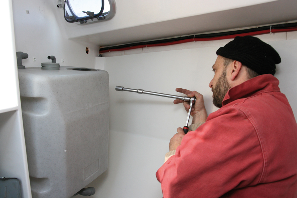 Installer un réservoir à eaux noires étape 6