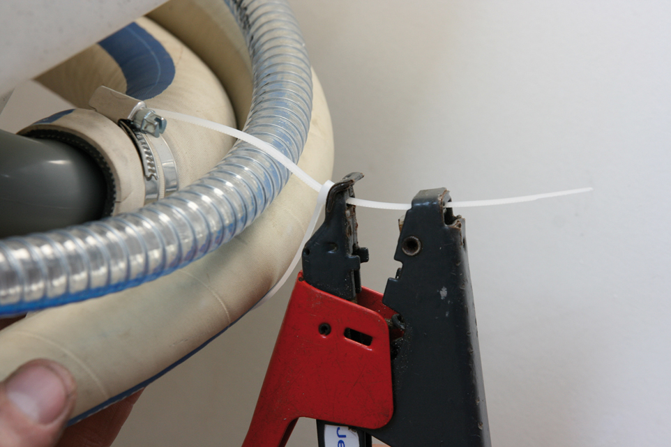 Installer un réservoir à eaux noires étape 7