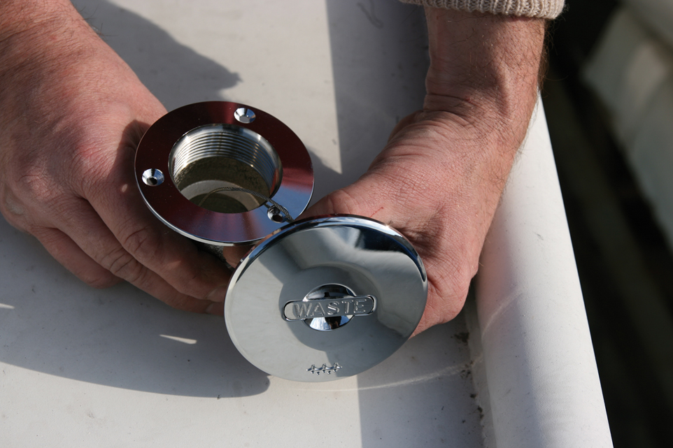 Installer un réservoir à eaux noires étape 8