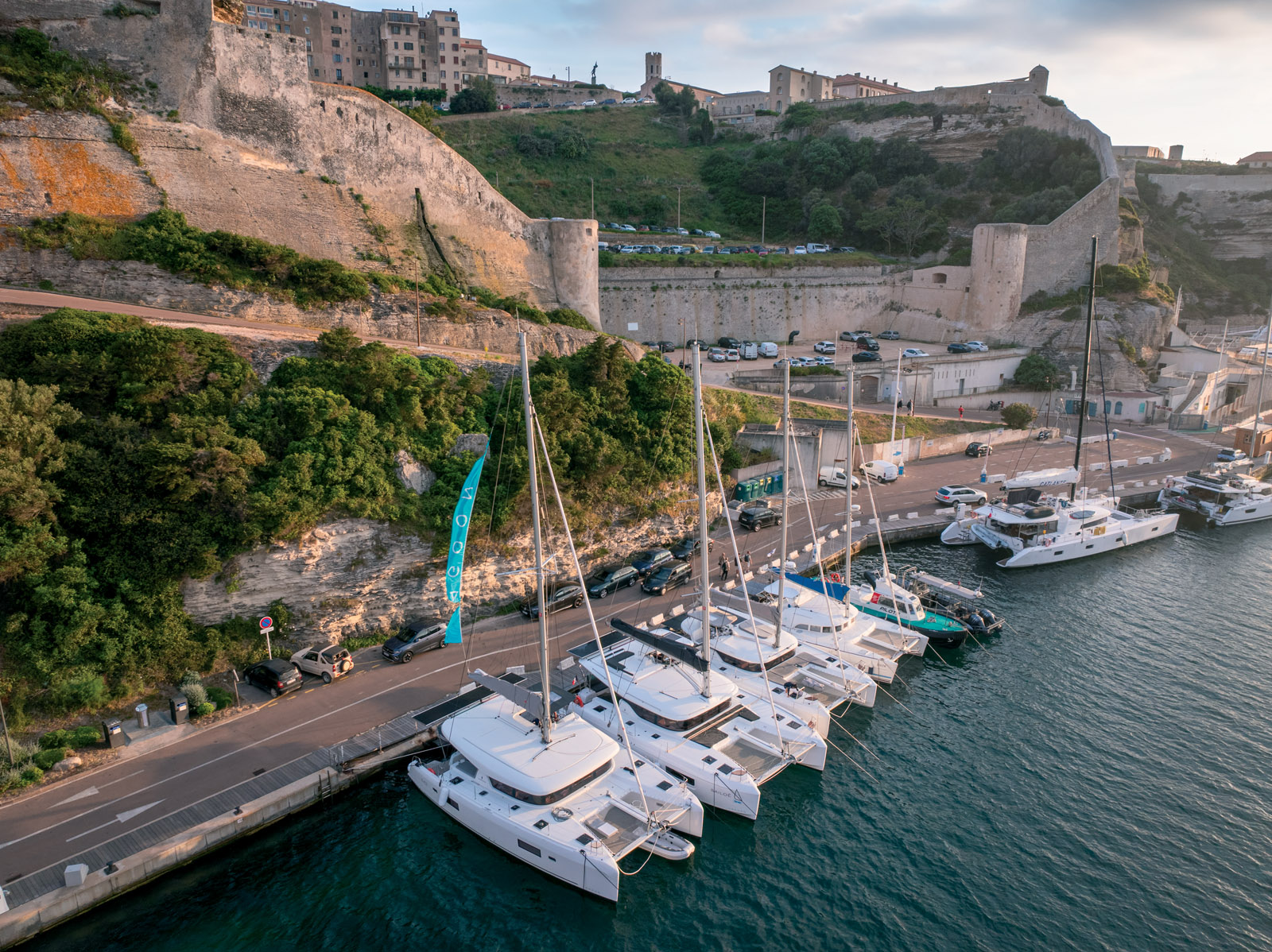 Le Lagoon 380 de Serge était bien au rendez-vous à Bonifacio, mais les conditions musclées du jour n’ont pas permis d’organiser un vrai comparatif amical en navigation.