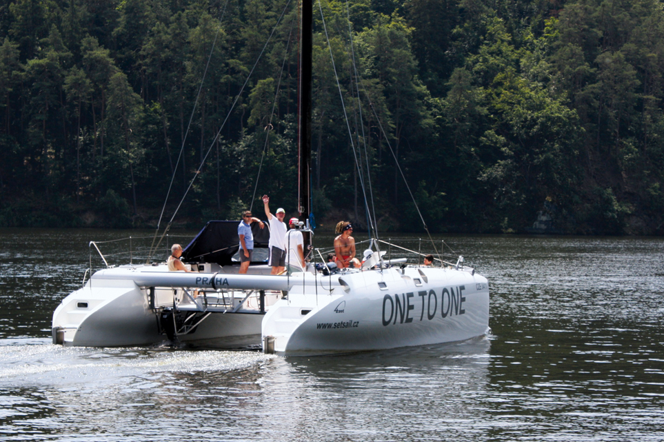 2015 Multihull buyer's guide : less than 40 feet