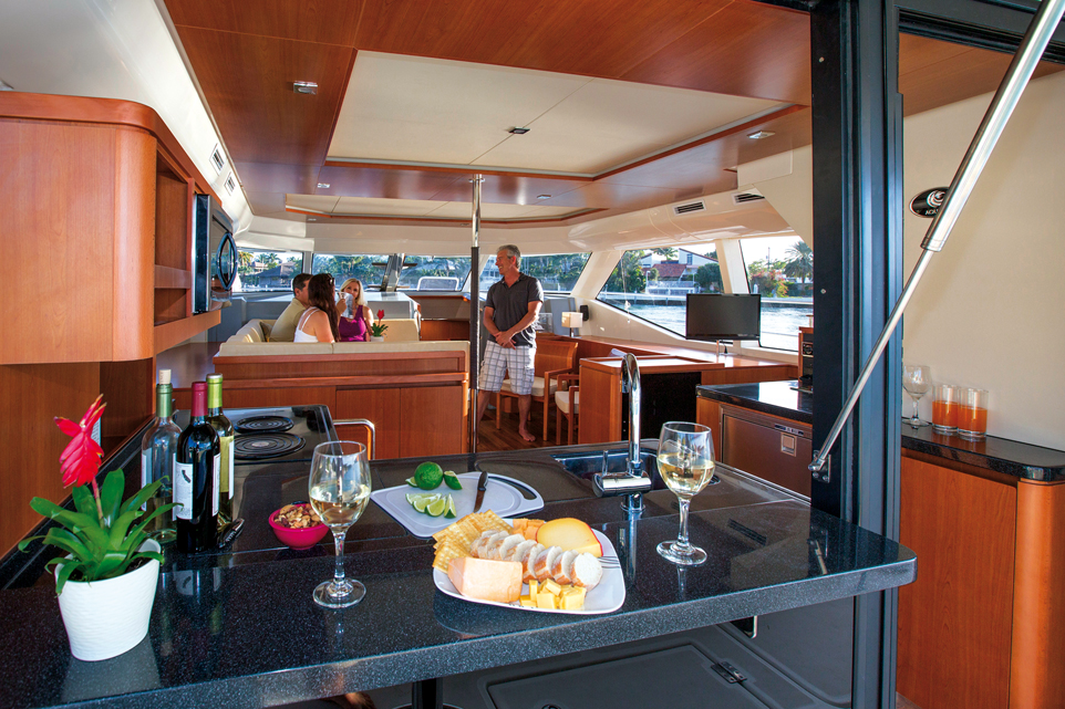 2015 Multihull buyer's guide : motor multihull
