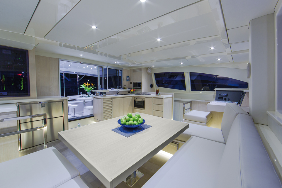 2015 Multihull buyer's guide : motor multihull