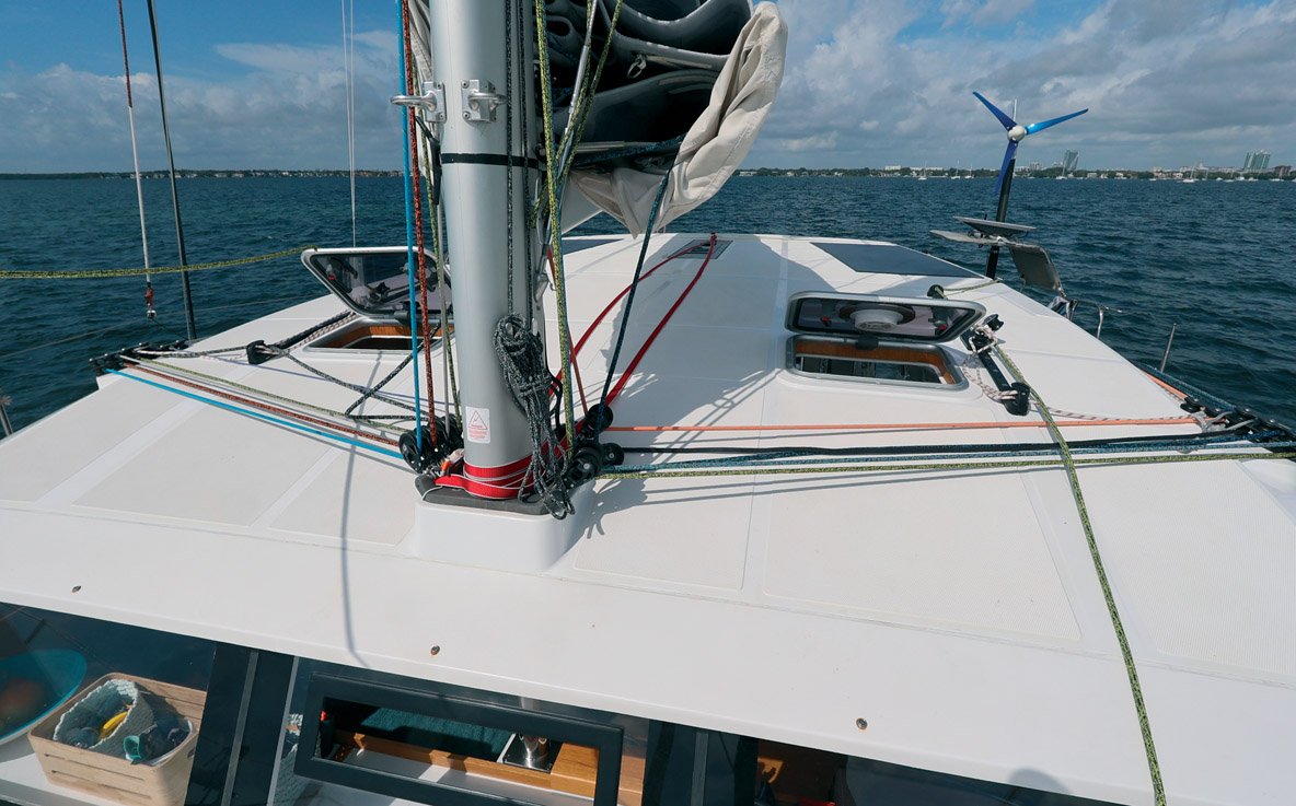 Si besoin, l’accès au pied de mât est aisé et bien dégagé.