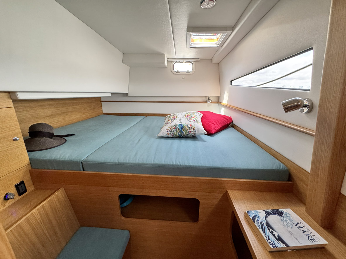 La cabine Propriétaire profite d’un lit queen size et d’une grande salle d’eau, un plus lors des longues traversées.