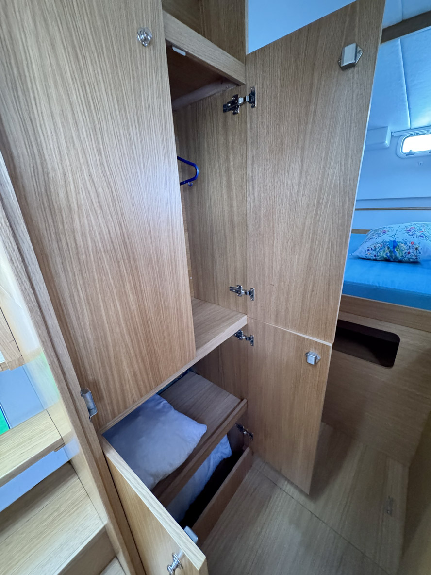 En dépit de sa taille compacte,  le C-Cat 38 est bien doté en  rangements – il n’y en a jamais trop.