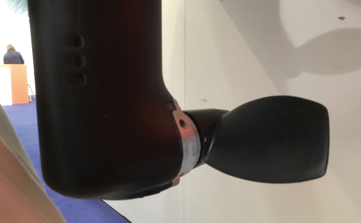 Hélice fixe Généralement livrée en série, elle est conservée par les loueurs, qui apprécient sa robustesse et ses bonnes performances… au moteur. Ce type d’hélice est équipé le plus souvent de deux ou trois pales.