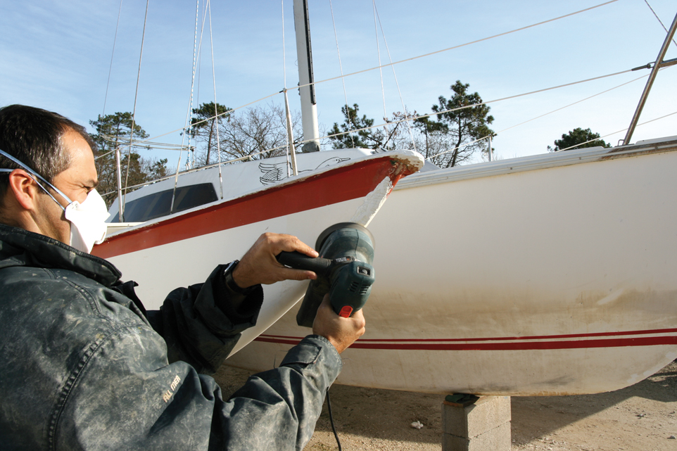 L’idéal est bien sûr de travailler en extérieur. Mais les conditions météo – froid, humidité – peuvent réduire les plages horaires de travail, surtout pour les produits à base d’époxy.