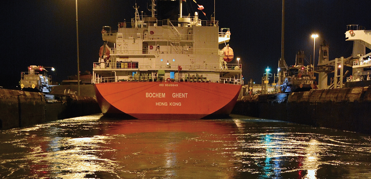 The water rises, forming whirlpools of current which make the mooring lines holding back the boats creak severely.