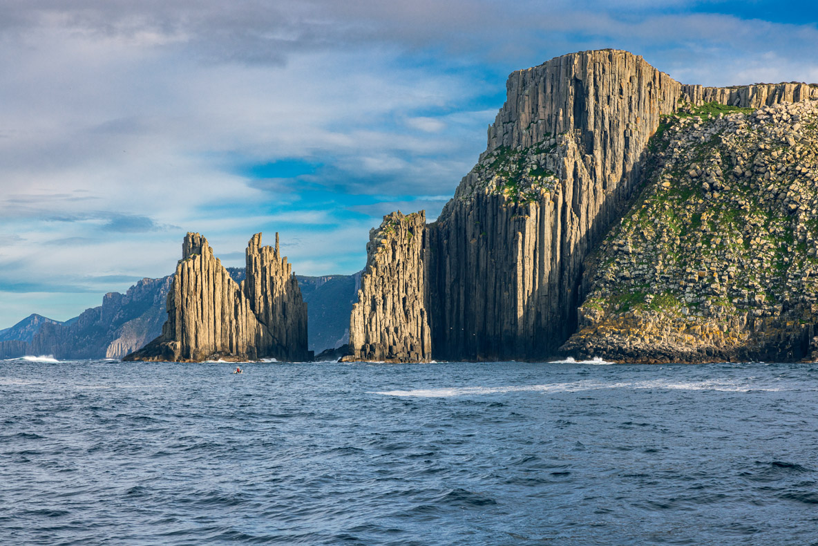 Tout au sud de la Tasmanie, les falaises en dolérite forment des orgues à l’infini.