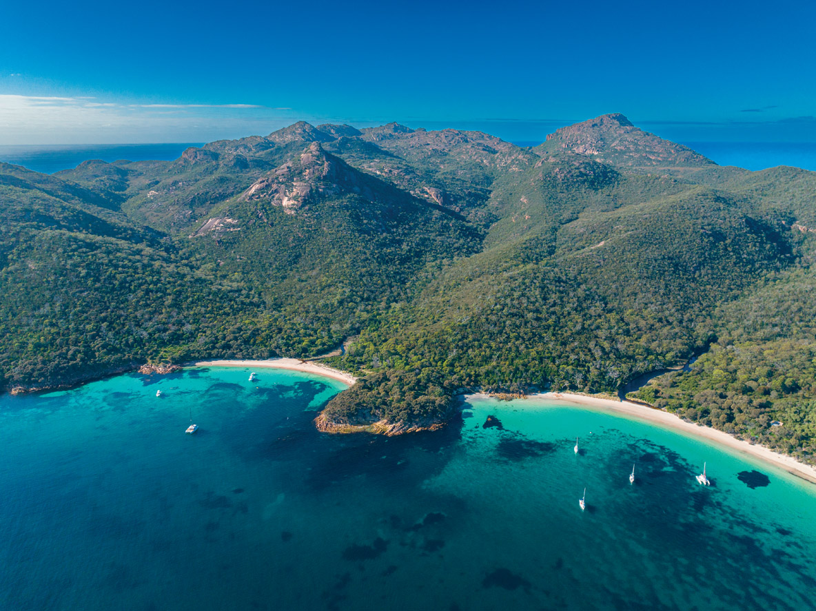 Crockets Bay, sur l’île Schouten, se donne des airs de paradis tropical.