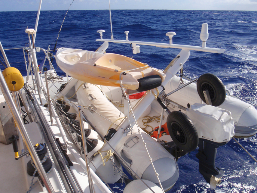 Chronicle around the world : one year since setting off