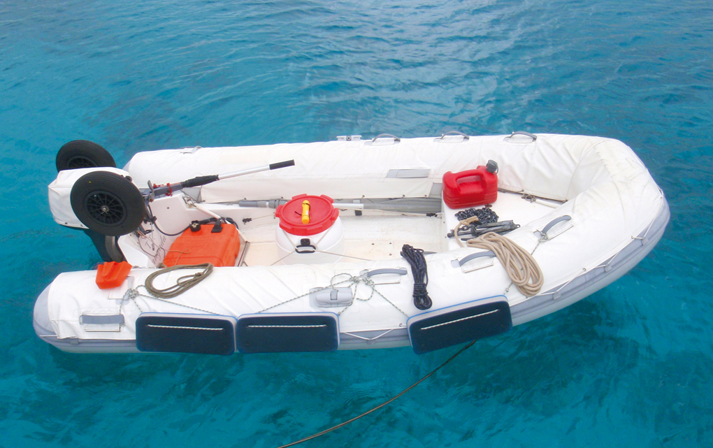 Chronicle around the world : one year since setting off