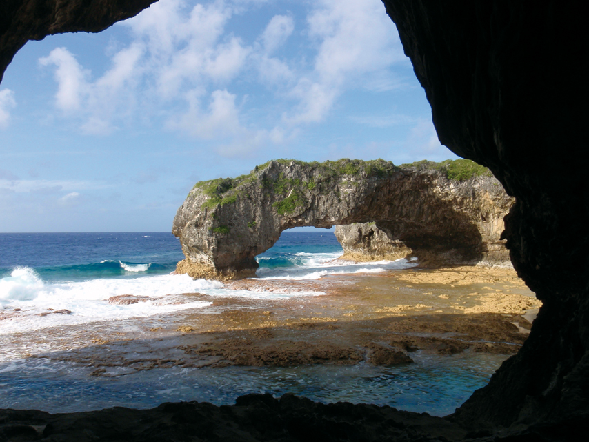 Chronicle around the world : Islands of the Western Pacific 