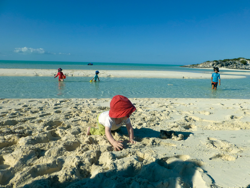 Passer du temps avec ses enfants et en profiter, les voir grandir… c'est aussi ça, le voyage en bateau ! (ici les Turk & Caicos)