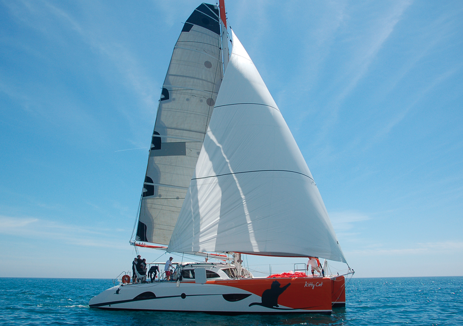 Downwind : under full sail