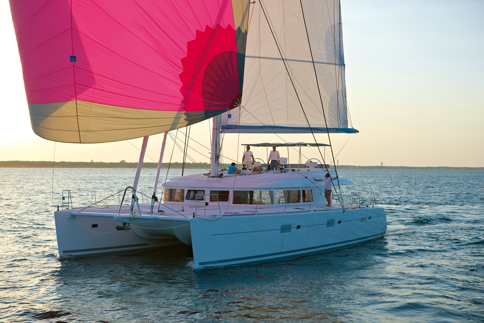 Downwind : under full sail