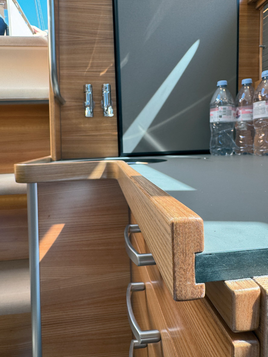 Chaque pièce à bord et chaque assemblage sont irréprochables.