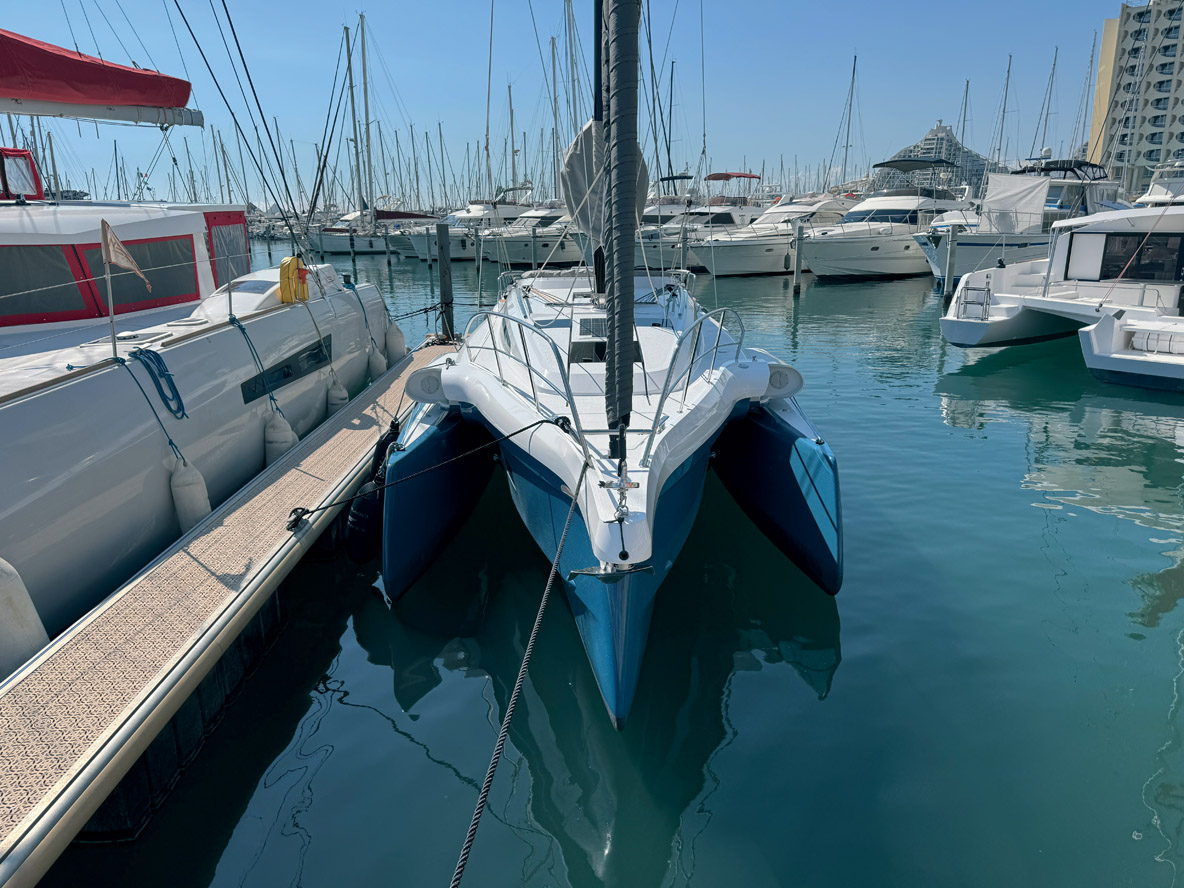 90 secondes suffisent pour que la largeur du Dragonfly passe de 8,12 à 3,70 m ; le fameux système Swing Wing a été amélioré par le remplacement de  nombreuses pièces métalliques par des éléments en carbone.