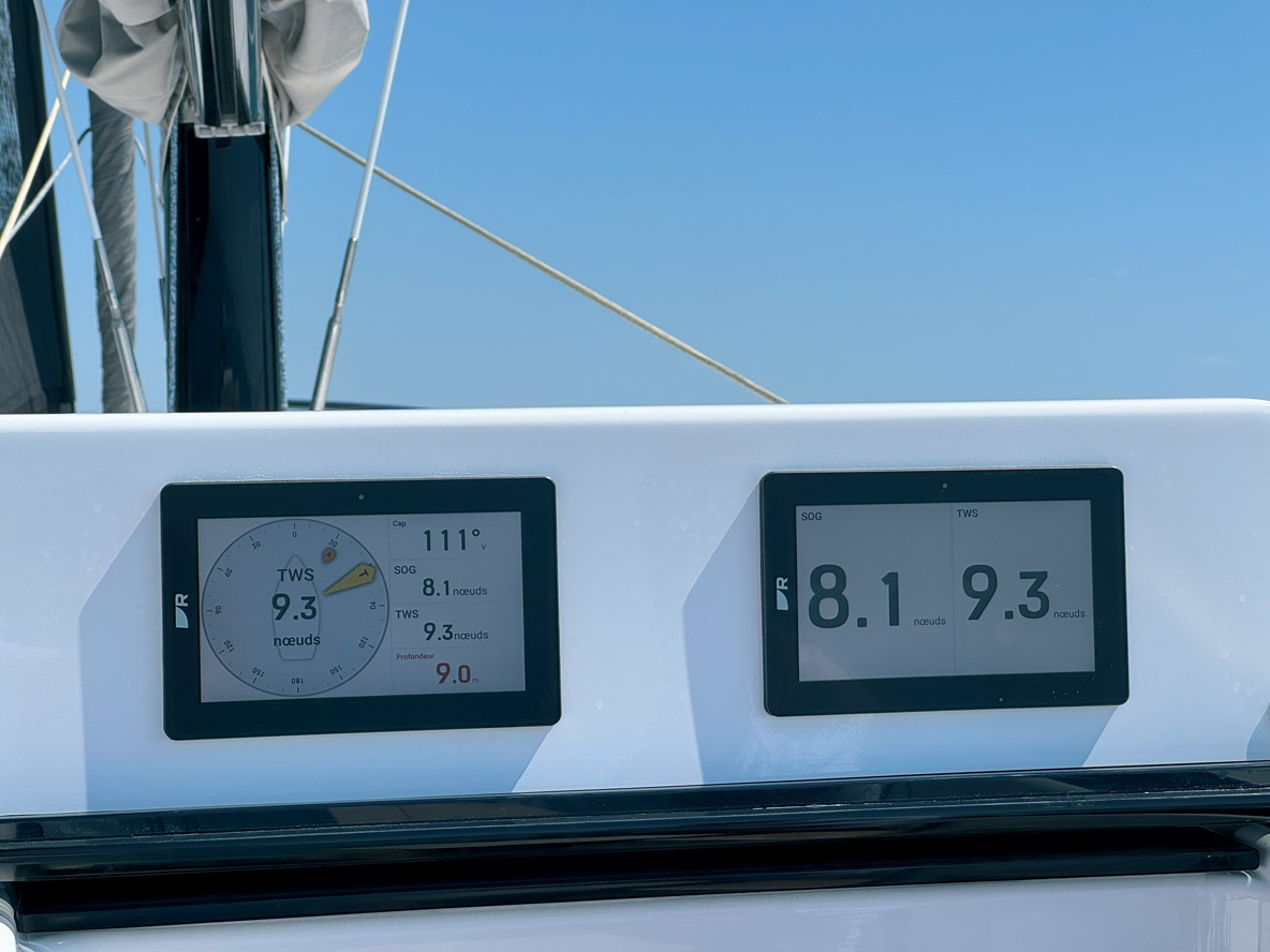 Naviguer à bord d’un multicoque capable de naviguer à la vitesse du vent (ou presque) est un plaisir rare…