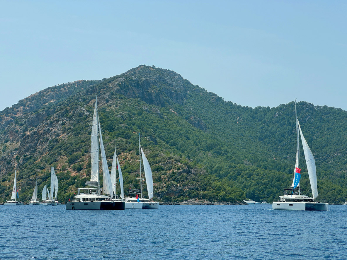 Peu de vent mais régate quand même pour les Lagoon !