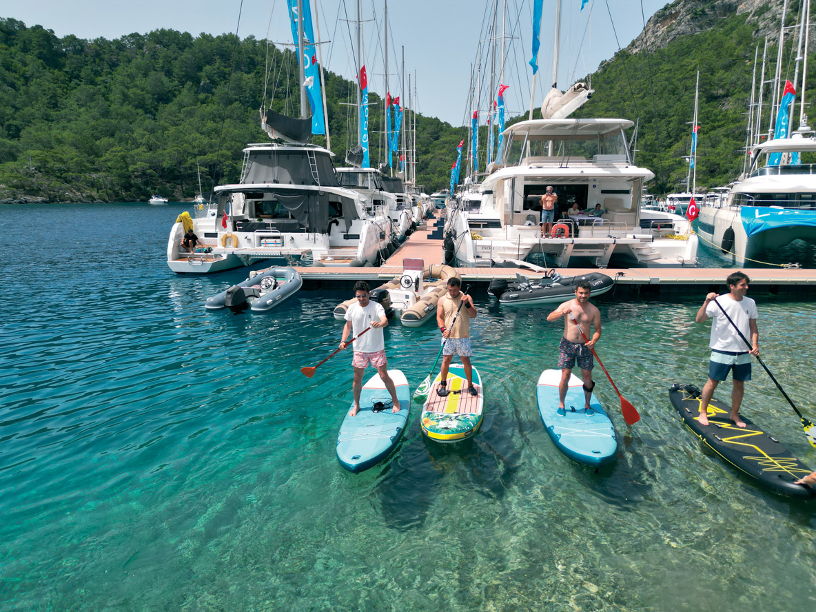 Les jeux nautiques – ici une course de paddle - sont toujours plébiscités par les enfants… mais également leurs parents !
