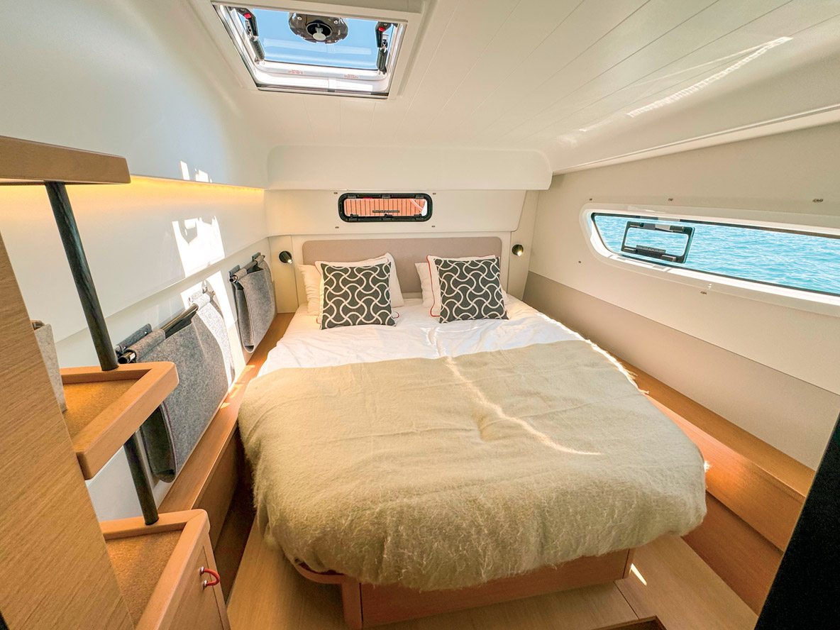 Le couchage arrière pour les invités dans la coque bâbord n’a pas grand-chose à envier à celui de la cabine Propriétaire.