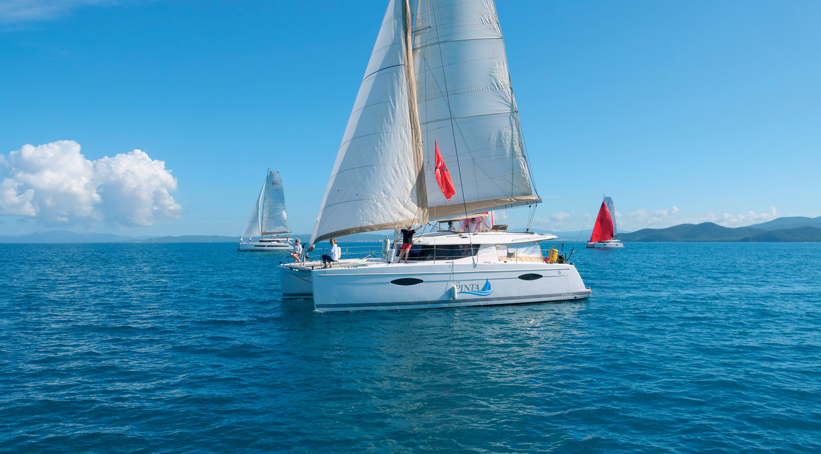 L’Hélia 44 La Pinta, arbore le pavillon suisse… c’était le catamaran le plus ancien de la flotte.